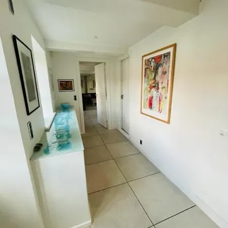 Large Cozy Living With Bedroom, Bathroom Apartment *