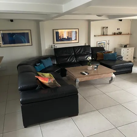 Apartment Large Cozy Living With Bedroom, Bathroom