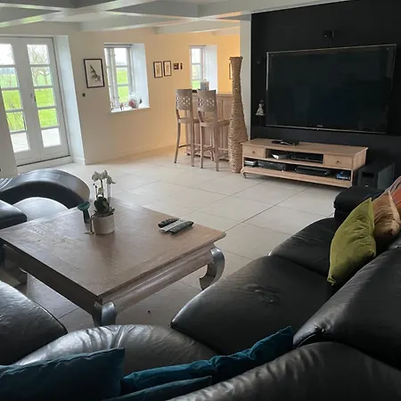Large Cozy Living With Bedroom, Bathroom Apartment